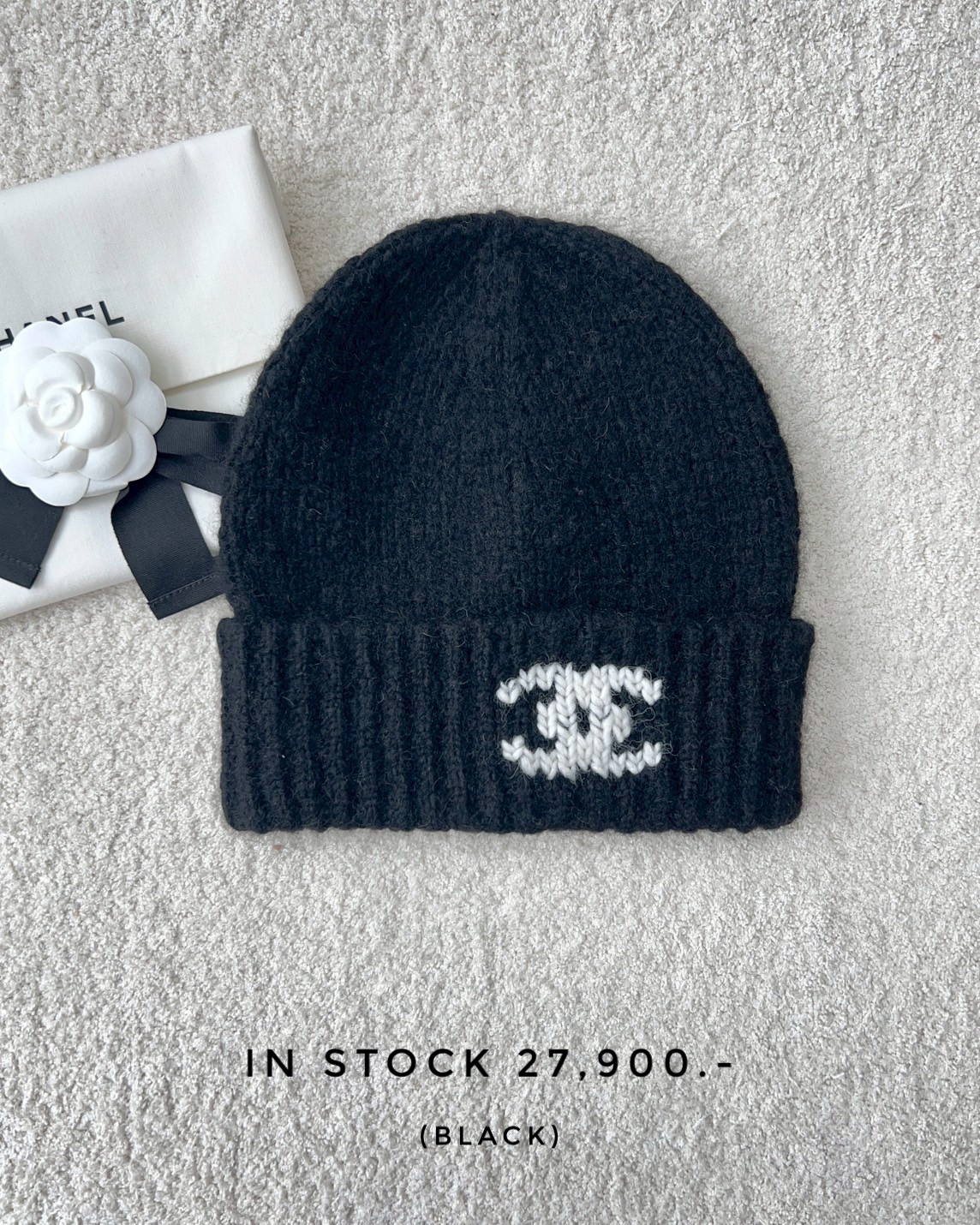 Chanel Beanie Logo CC - Black