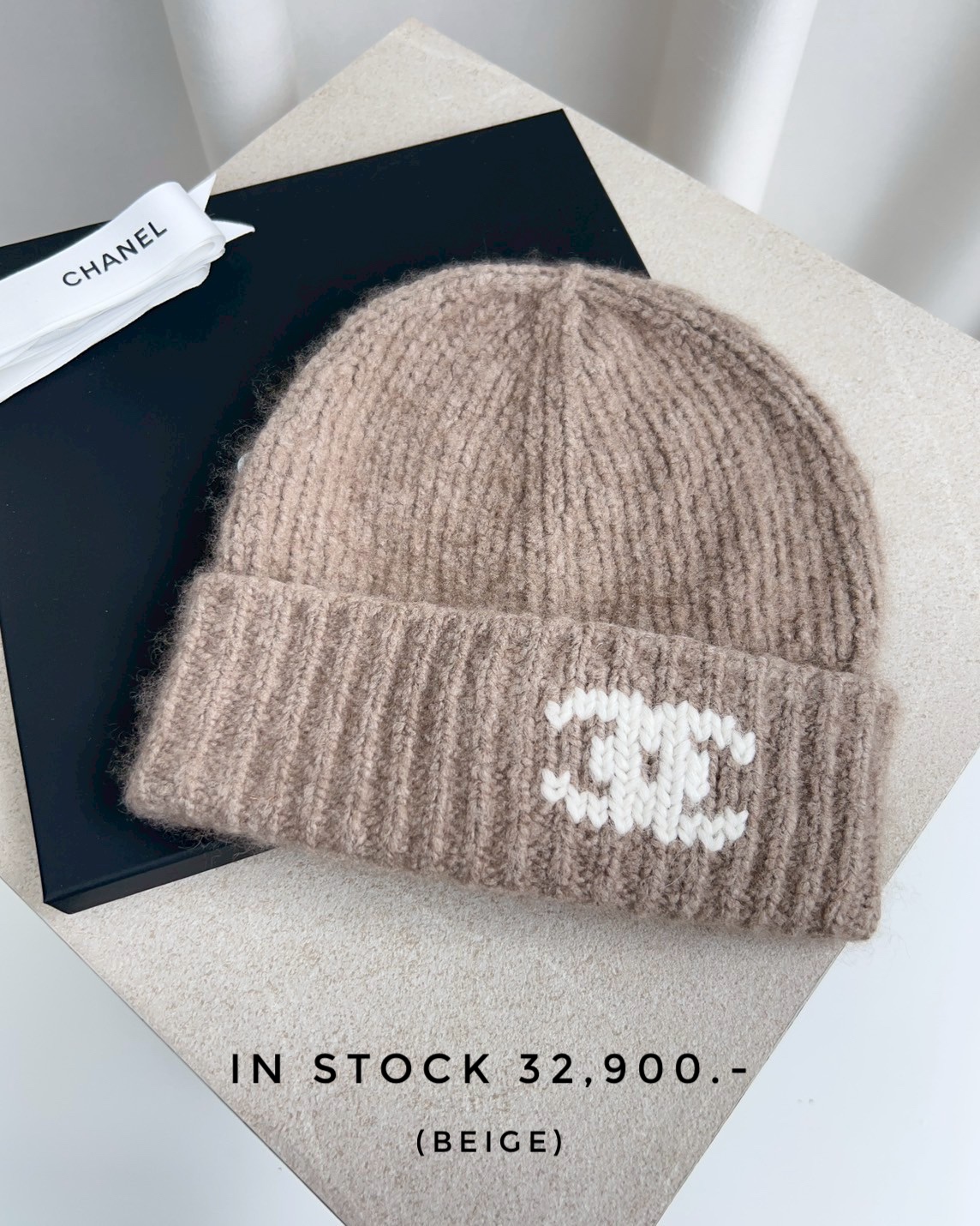 Chanel Beanie Logo CC - Beige