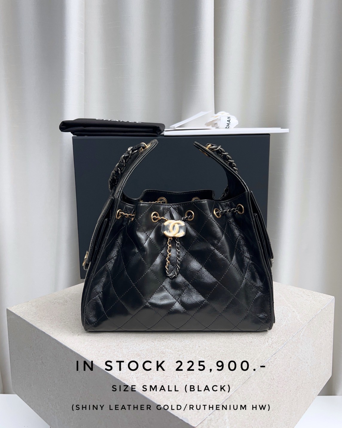 Chanel 25 Shiny Leather Small - Black