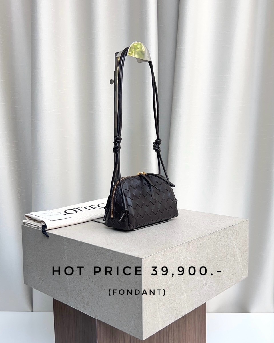 関税送料込】BOTTEGA VENETA Concert Pouch Fondant